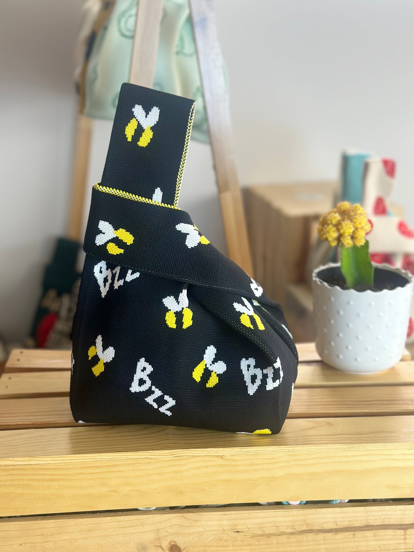 Knit Tote Bag - Bee