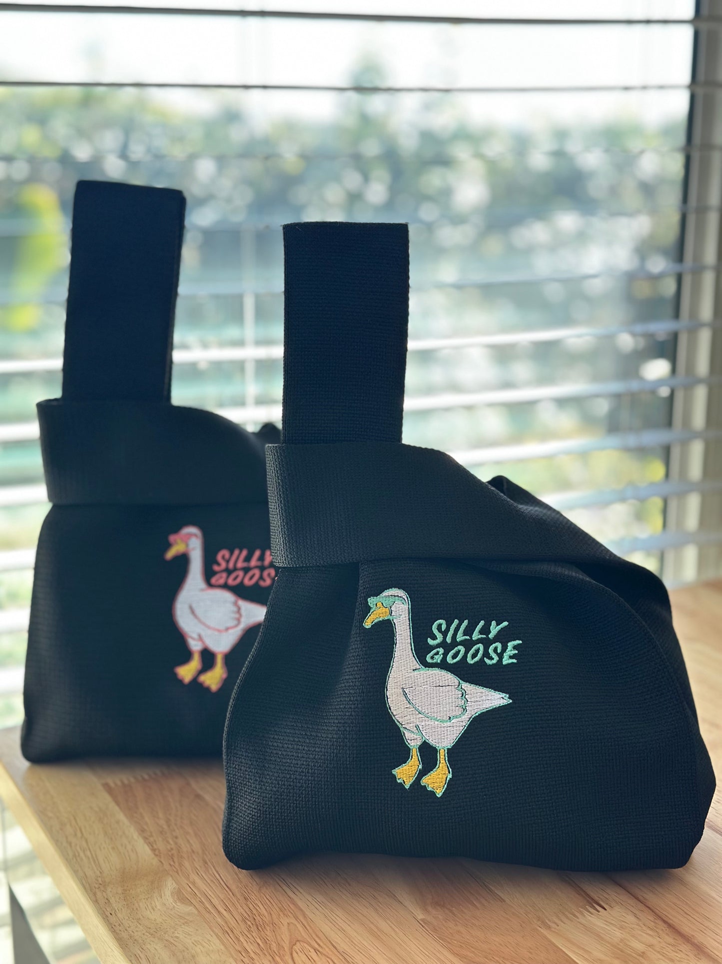 Embroidery Knit Bag- Goose
