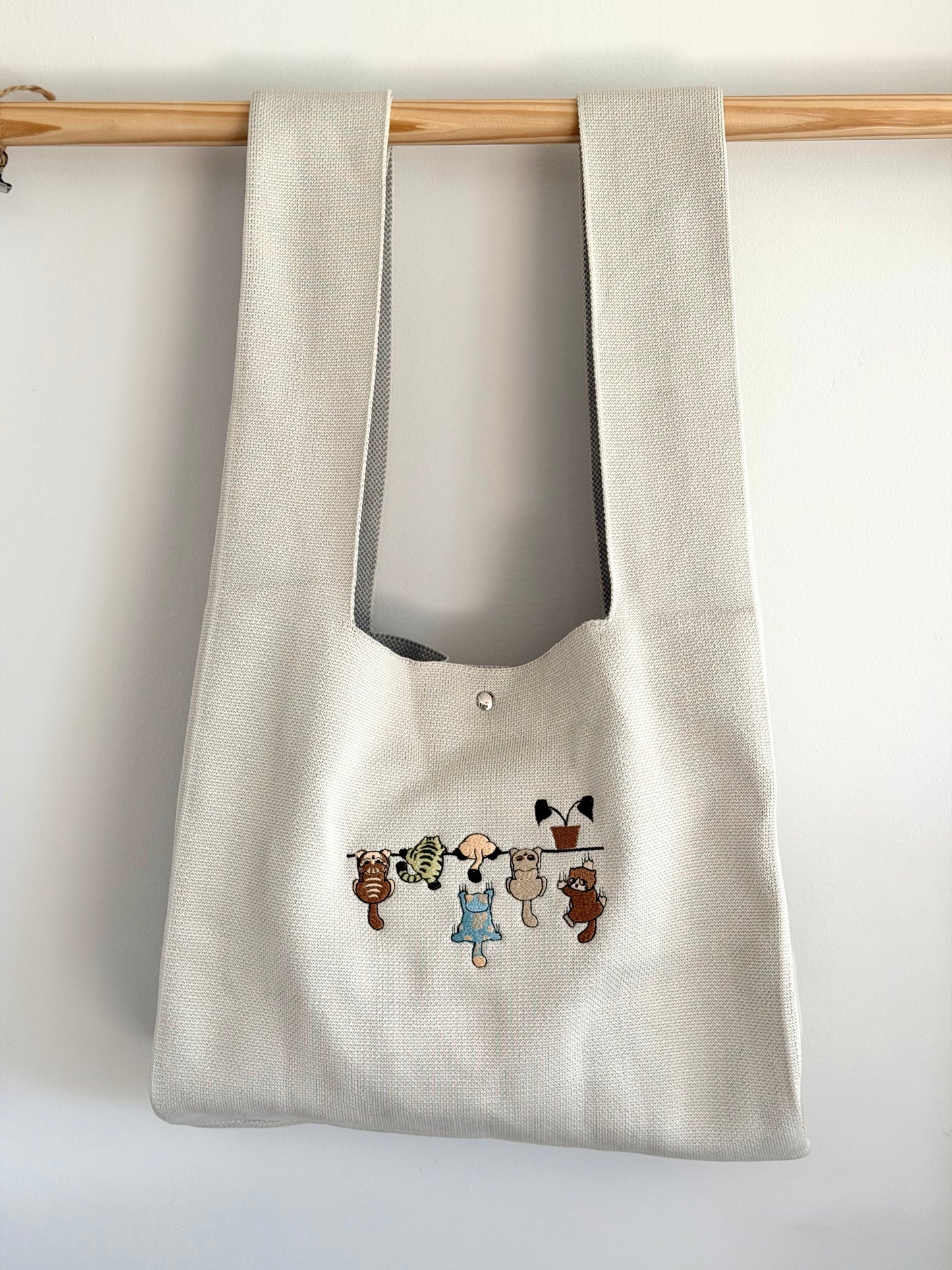 Large Embroidery Knit Bag - Hanging Cats